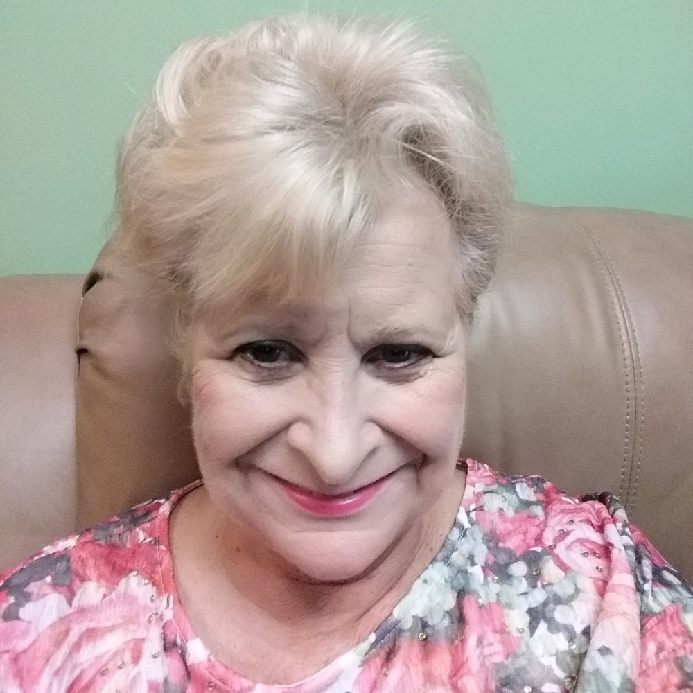 Meet your Posher, Julia